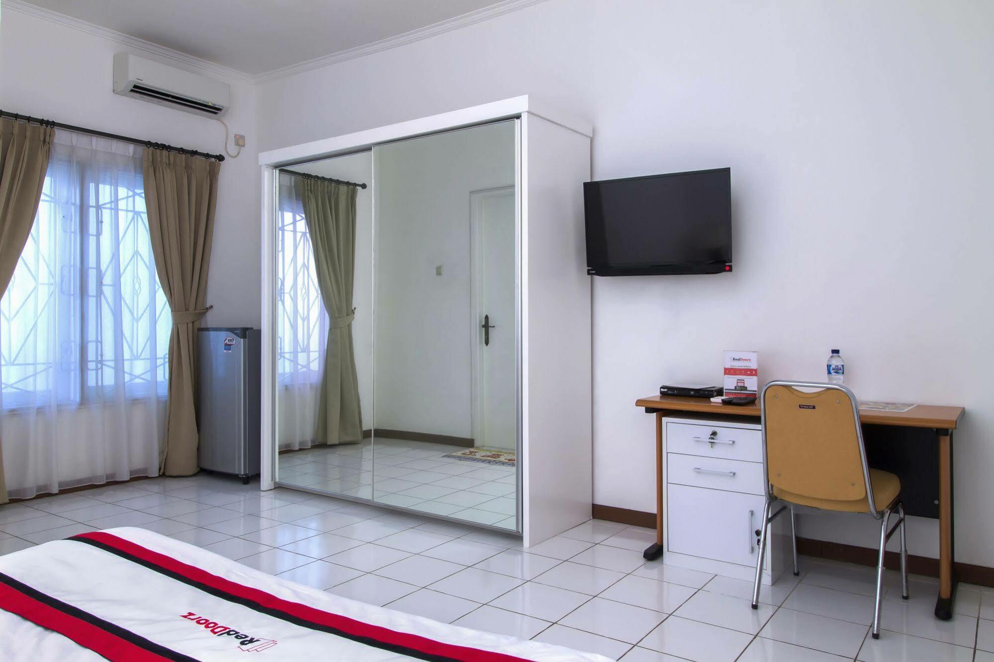 Reddoorz Plus @ Tendean จาการ์ตา ภายนอก รูปภาพ