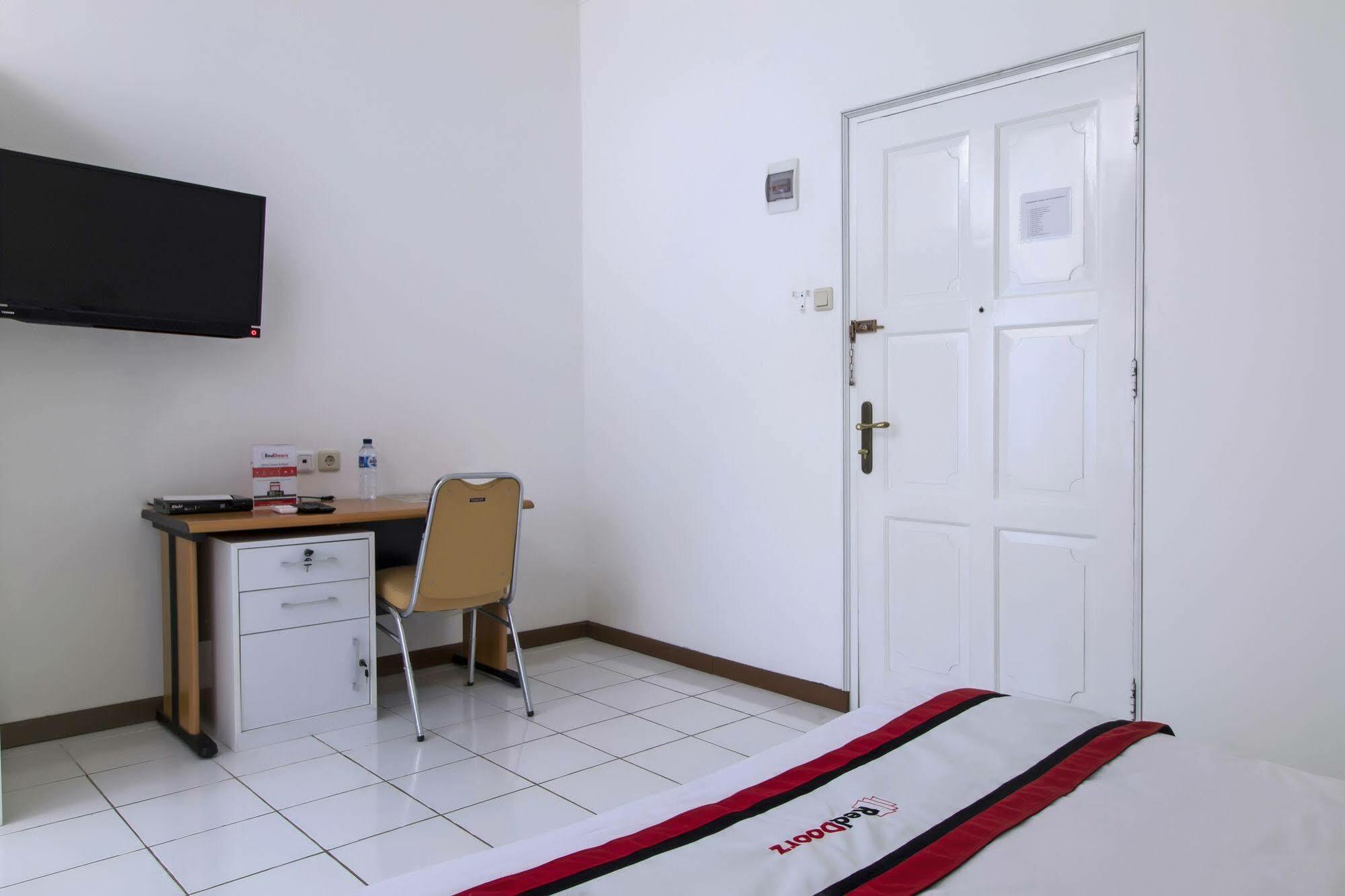 Reddoorz Plus @ Tendean จาการ์ตา ภายนอก รูปภาพ